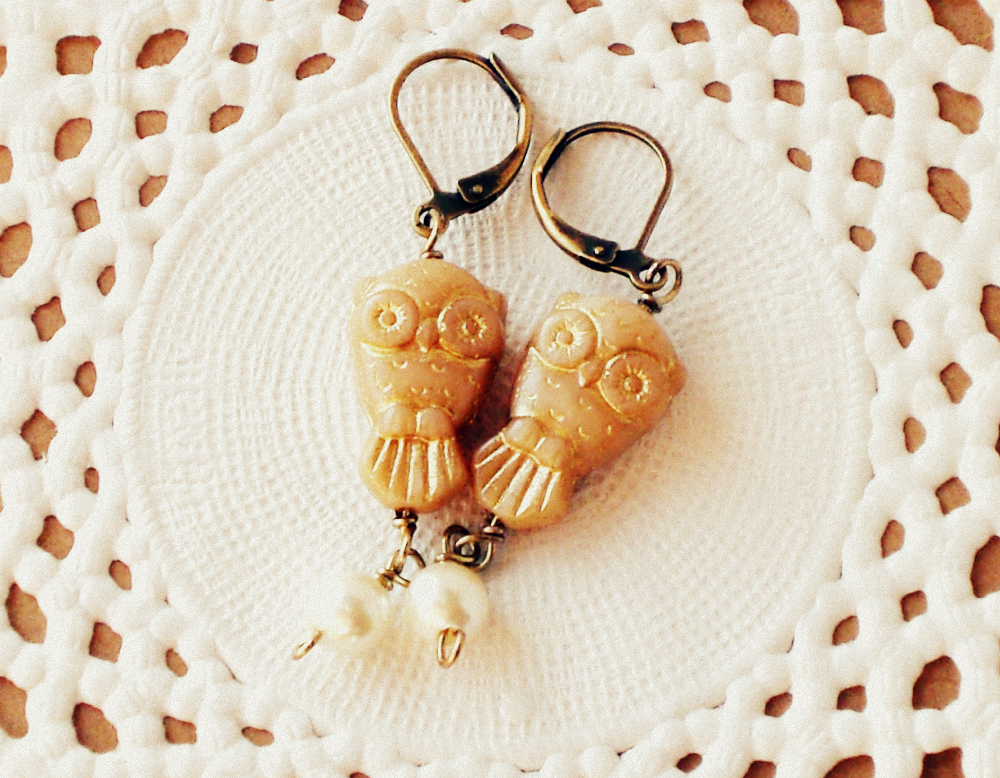 'wisdom' 02, Gold Owl Earrings - 'treasures' Collection - Beige, Gold, Cream, Vintage Style Jewelry