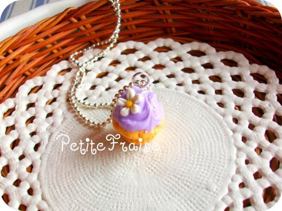 Cupcake charm necklace "Le printemps" in lilac, polymer clay food