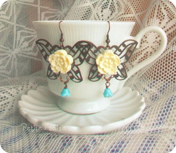 Vintage style earrings retro jewelry "Innocenza" - 'Treasures' collection antiqued copper, filigree butterfly flower cabochon cr