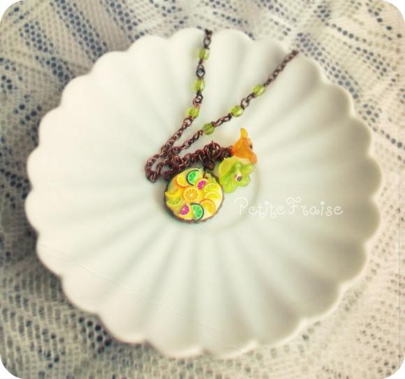 Fruit tart necklace "La tarte nr04" with lucite flowers, in yellow, green and orange, polymer clay food jewelry