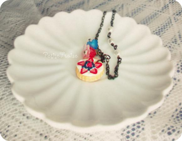 Miniature Food Necklace "la Tarte Nr03" With Lucite Flowers, In White, Red And Blue, Polymer Clay Food Jewelry
